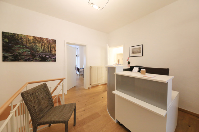 Osteopathie Köln Rezeption Theke Warteraum